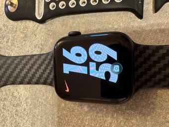 Predám Aplle Watch Series 6 - 4