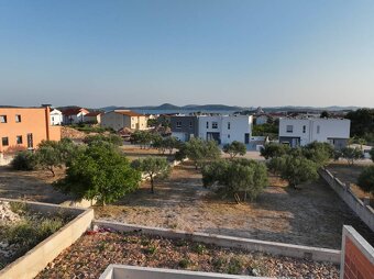 CHORVÁTSKO - Apartmány v tichej časti (S1) - VODICE, ŠIBENIK - 4