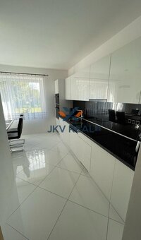 Svetlý, lukratívny, priestranný 2 izbový byt na prenájom v B - 4