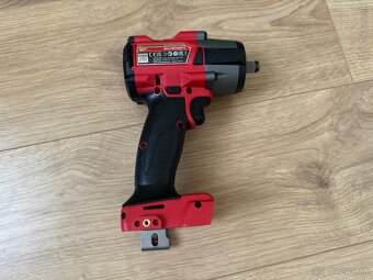 Predám rázový uťahovák MILWAUKEE M18 FUEL™ 1/ FMTIW2F12-502X - 4