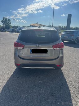Kia Carens 1.7 CRDi 7DCT Zlatá edícia - 4