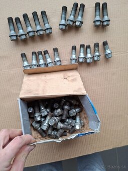 skrutky na kolesa M14 + bezpecnostne skrutky + krytky - 4