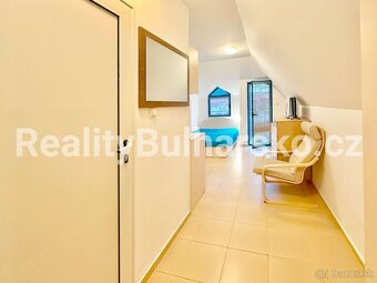 Zařízené studio 1+kk (31 m²) s prostorným balkonem - 4