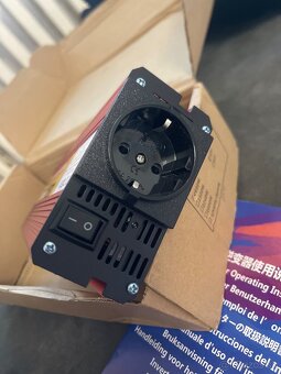 Menič Napätia 2000W - Konvertor Napätia z 12V na 220V - 4