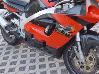 Suzuki GSX-R 750 SRAD - 4