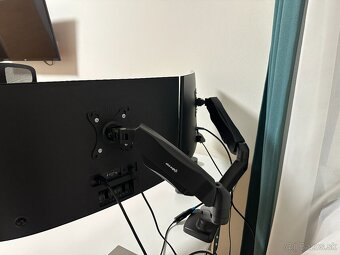 Monitor Samsung S366C, Samsung C24F396FHU, Držiak na monitor - 4