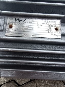 2,2kw/1400ot.minprirubovy elektromotor nepoužitý. - 4