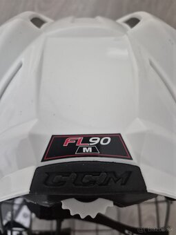 Predám - CCM hokejovú prilbu s mriežkou, veľkosť M - 4