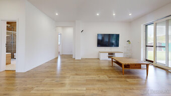 NA PREDAJ Moderný 4-izbový rodinný dom v tichej lokalite - 4