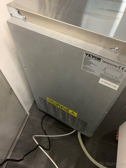 Vyrobník ľadu Vevor - 4