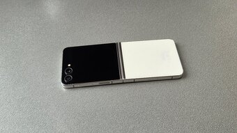 Samsung Z-Flip 5 "cream" - 4