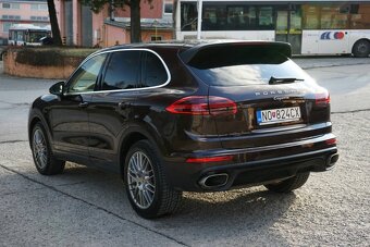 Porsche Cayenne - 4