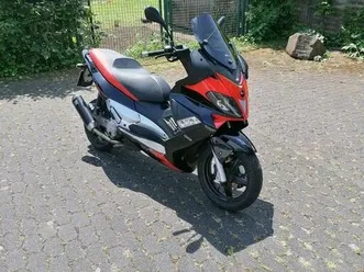 Aprilia SR Max - 4