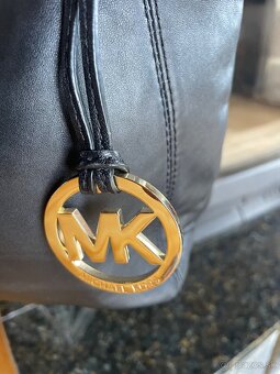 Michael Kors čierna kožená kabelka - 4