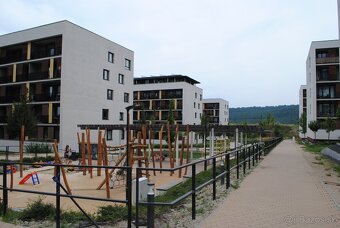 Prenajmem veľký1,5izbový slnečný byt, Bory1, nemocnica 3 min - 4