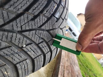 BMW zimná sada na diskoch 225/45 R 17 - 4