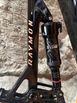 Ebike Raymon Airray 12 celokarbon 7499€ - 4