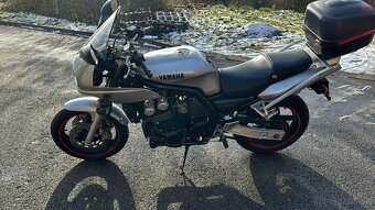 Yamaha FZ400 - 4