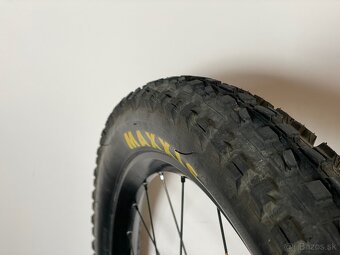Predám koleso 27,5 DT Swiss AM LN s Maxxis Minion DHF - 4