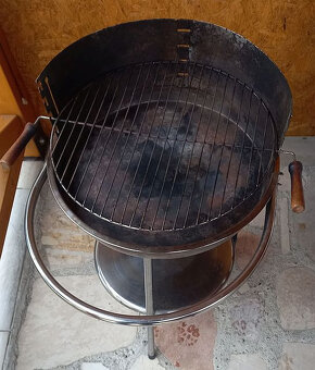 Veľký okrúhly záhradný gril - 4