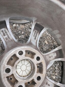 4ks za 120€ alu disky na BMW 5x120 r19 - 4