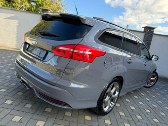 Ford Focus Kombi 2.0 ST Edition Swiss 250PS - 4