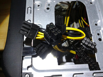 pc skinka so 700w zdrojom 24+3x8pin - 4