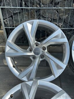 Originál Audi r18 a4 b9 - 4