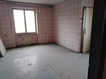 Predaj 8-bytovky s pozemkom vo výmere 4666m2 v Šahách - 4
