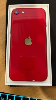 Apple iphone SE 2020 128GB Red - cerveny - 4