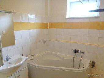 Prenájom trojizbový byt, 80 m2, Banská Bystrica. - 4