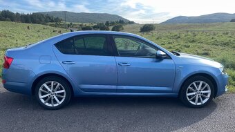 Octavia 1.6 TDI JOY DSG - 4
