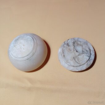 okrúhla mramorová dózička - starožitnosť - 4
