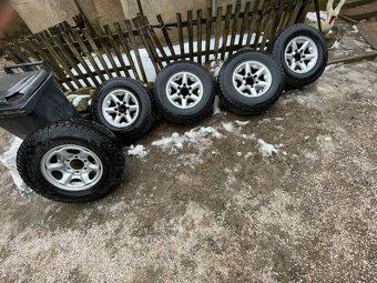 Predam kolesa R15 235/75 - 4