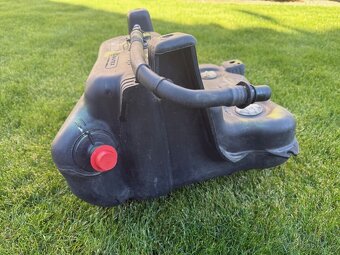 Nádrž AD Blue VW Passat B8 - 4