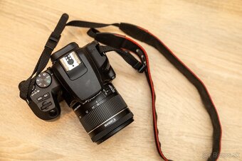 Zrkadlovka Canon EOS 250D s dvomi objektívmi - 4