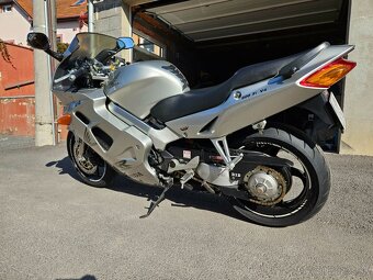 Honda VFR 800fi - 4