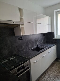Veľký 3izbovy byt v rodinnom dvojdome - 4
