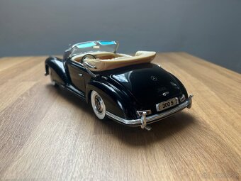 Mercedes-benz 300S 1:18 Maisto - 4