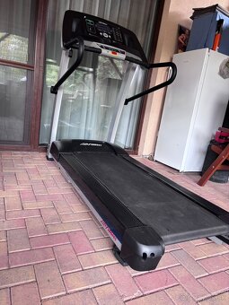 Bežiaci pás Life Fitness - 4