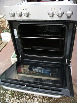 Vstavaná Elektrická rúra+sklokeramická varná doska-ZANUSSI. - 4