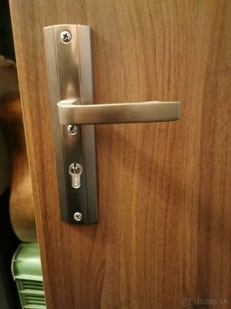 Predám zachovalé vchodové dvere - 4