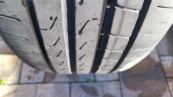 Pirelli Cinturato P7 235/40 R19 - 4