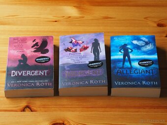 Veronica Roth: DIVERGENT, INSURGENT, ALLEGIANT - 4