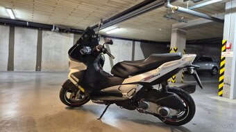 Aprilia SR MAX 300 (2013) - 4