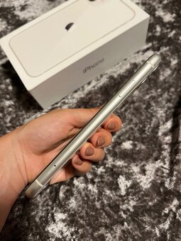 iPhone 11 128 GB, biely – top stav - 4