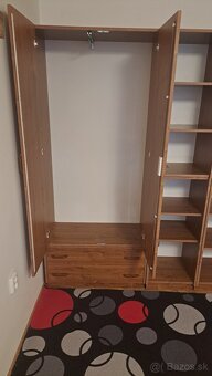 Päťdielna skriňa z DTD s policami - 4