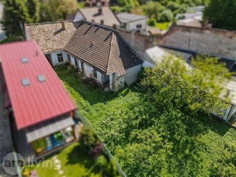 Výborná lokalita - Pozemok o výmere 638m2 so starším rodinný - 4