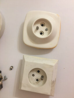 Retro zástrčky a objímka. - 4