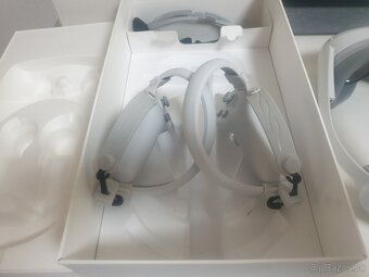 Pico 4 s prislusenstvom a hramy. - 4